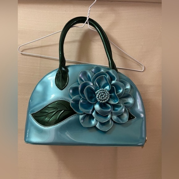 ⚪️ Elegant and Unique Blue and Green Floral Handbag - Picture 1 of 9